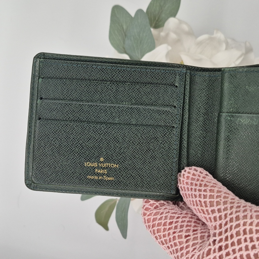 AUTHENTIC Louis Vuitton Taiga Wallet - Picture 10 of 13